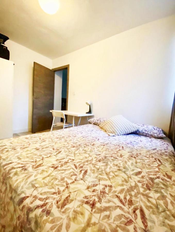 Valencia Guest Rooms Near The Beach In Shared Apartment ภายนอก รูปภาพ
