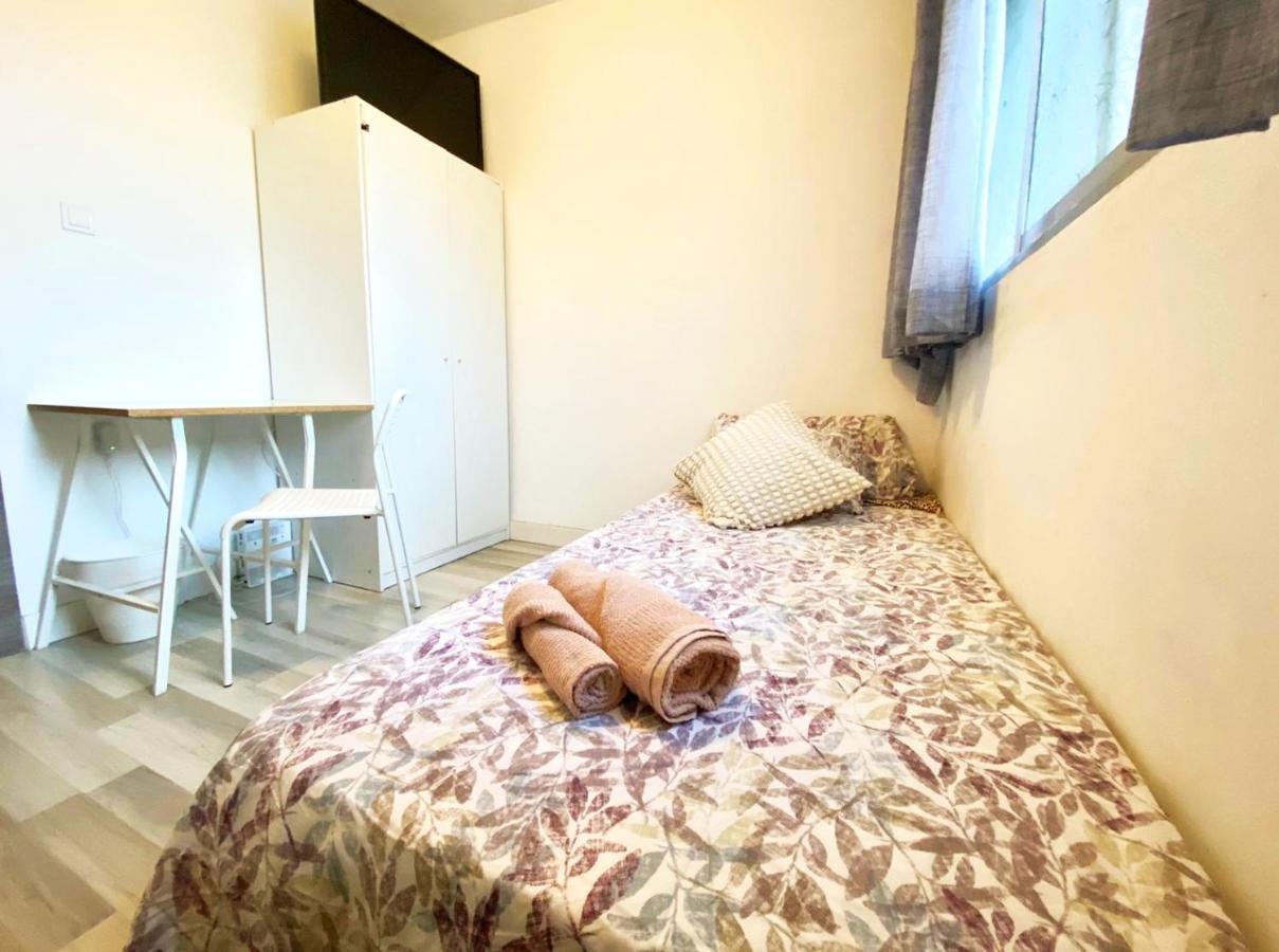 Valencia Guest Rooms Near The Beach In Shared Apartment ภายนอก รูปภาพ