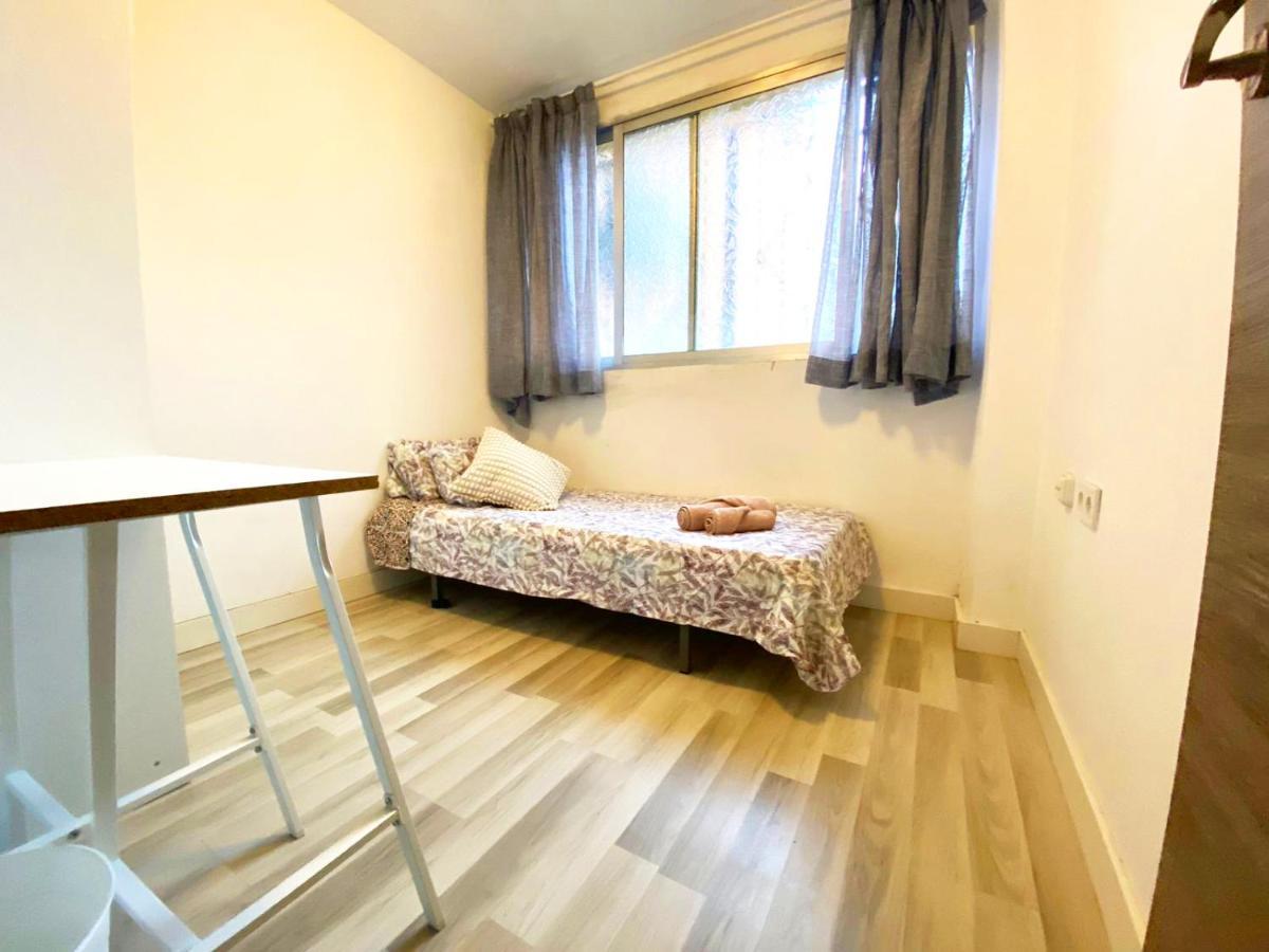 Valencia Guest Rooms Near The Beach In Shared Apartment ภายนอก รูปภาพ